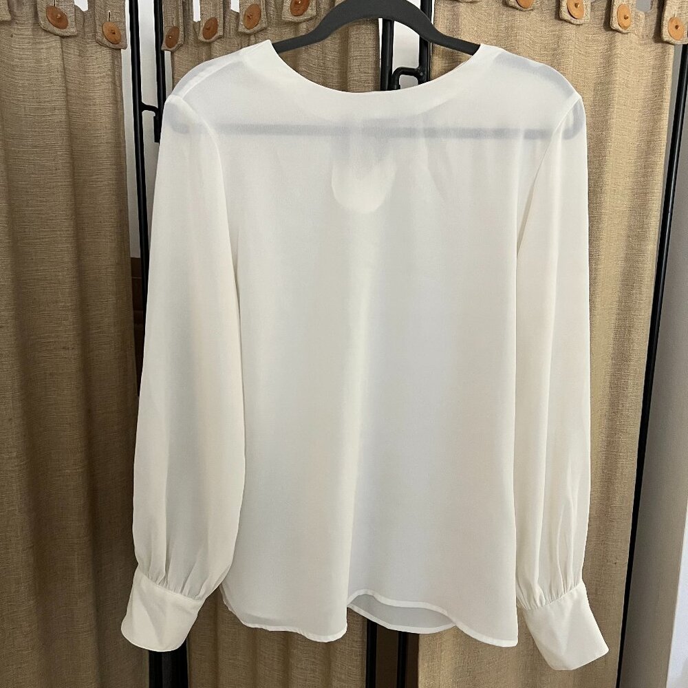 Liz Clairborne Long Sleeved White Blouse Top - Size 6